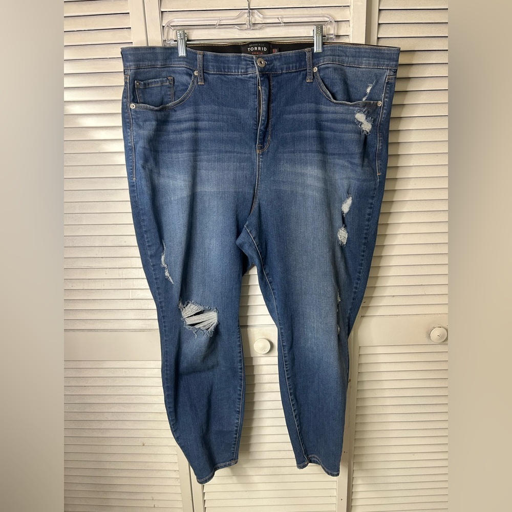 Torrid Plus-Size Distressed‎ Blue Women's Jeans Size 28R